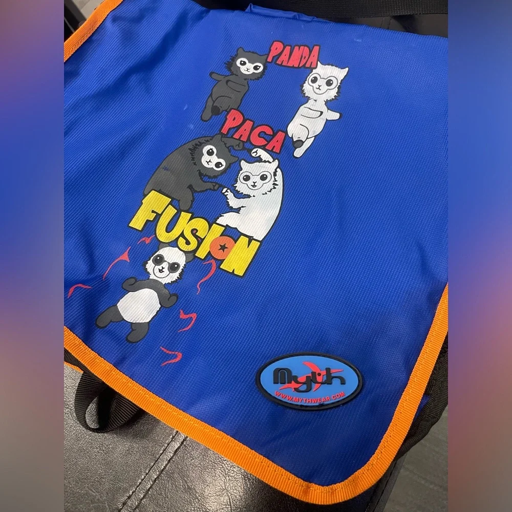 RARE VTG Y2K Myth Wear panda pack fusion messenger bag